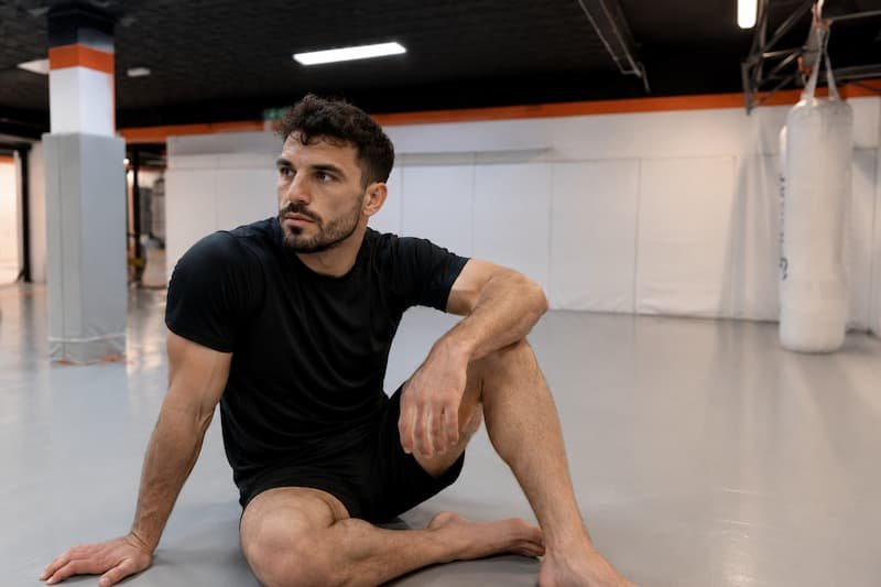Alumnos en clase introductoria de MMA