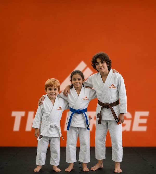 Niños entrenando artes marciales en Factory of Fighters Vicálvaro