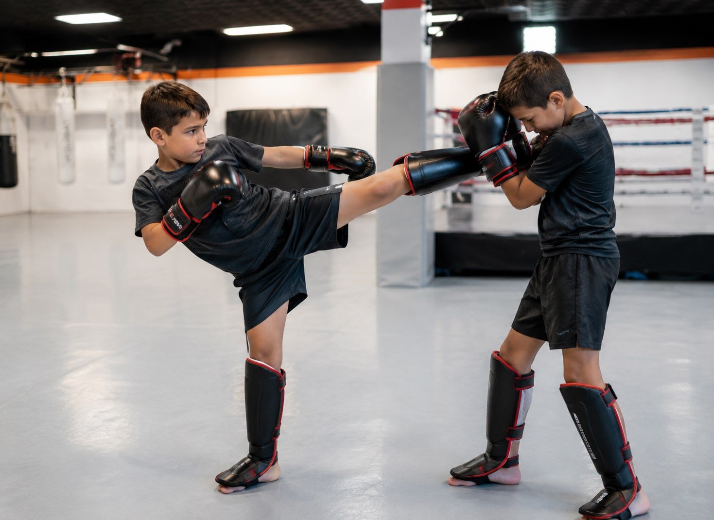 Clase de Kick Juvenil en Factory of Fighters Vicálvaro