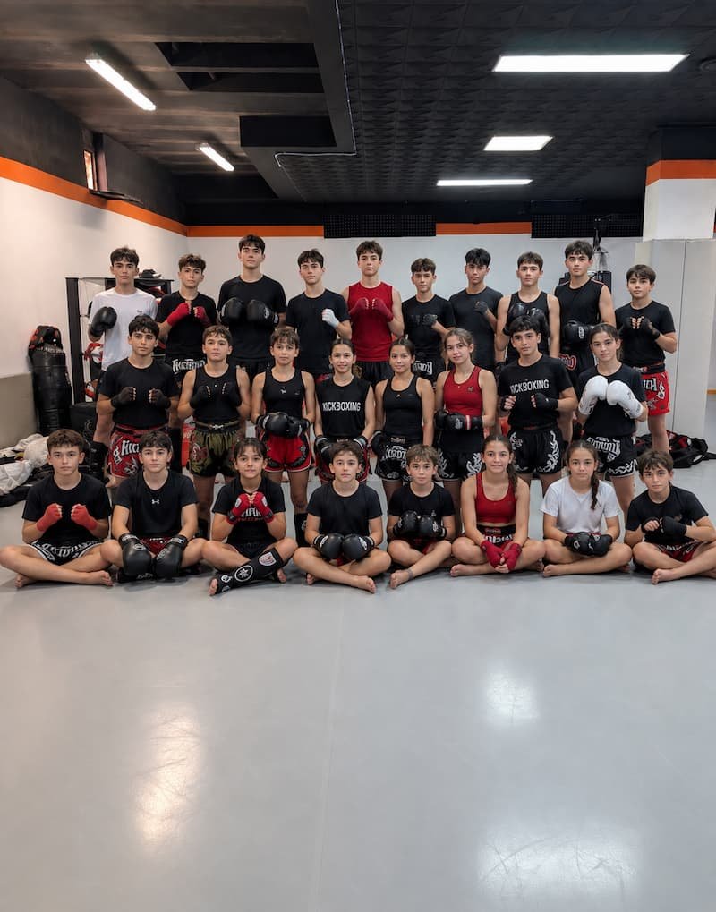 Grupo de Kick Juvenil en Factory of Fighters Vicálvaro